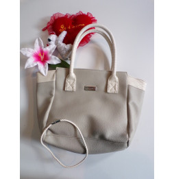 Lot sac à main gris et blanc et collier blanc